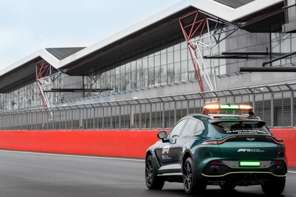 Aston Martin DBX je službeni medicinski automobil Formule 1