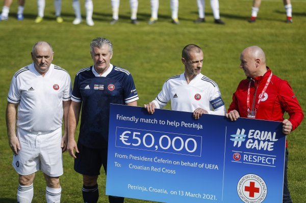 Petrinja: Humanitarna utakmica nogometnih legendi Hrvatske i Slovenije