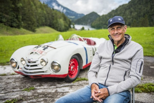 Hans-Joachim Stuck pokraj Škode Sport za '24 sata Le Mansa' 1950.