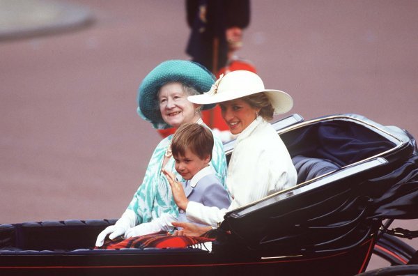 Kraljica Elizabeta (kraljica majka), princeza Diana i princ William