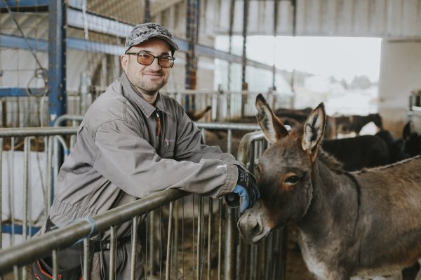 'Sve sam naučio sam. Kad sam počeo, nisam znao ni voziti traktor', priča nam Ciganović