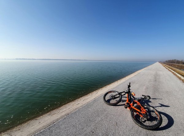 Drava i jezero Dubrava