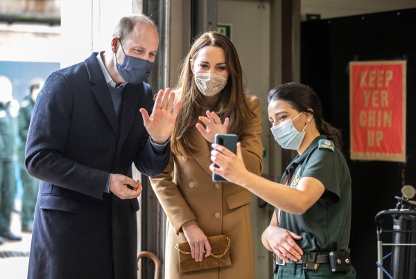 Princ William i Kate Middleton u posjeti osoblju Hitne pomoći