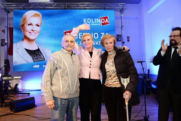 Kolinda Grabar Kitarović s ocem i majkom krenula u kampanju iz rodnog kraja 