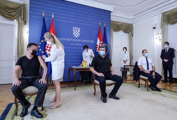Andrej Plenković, Gordan Jandroković i Vili Beroš cijepili se cjepivom AstraZeneca