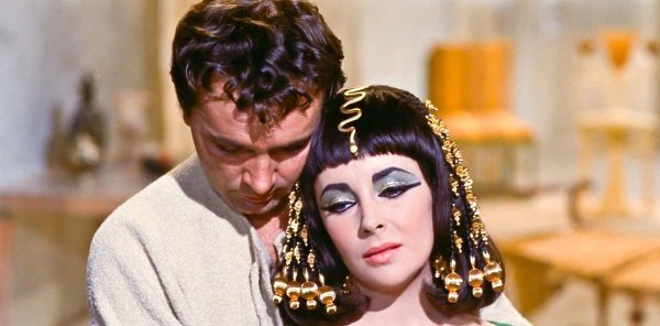 Elizabeth Taylor i Richard Burton u filmu 'Kleopatra' (1963.)