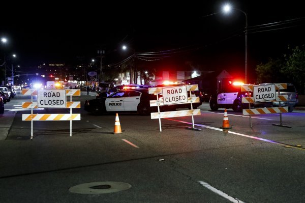 Masovna pucnjava u Orangeu