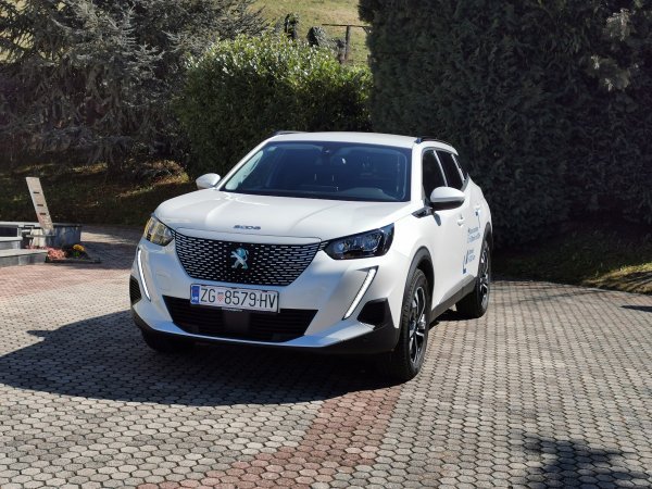 Peugeot e-2008 50 kWh 136 e-ALLURE