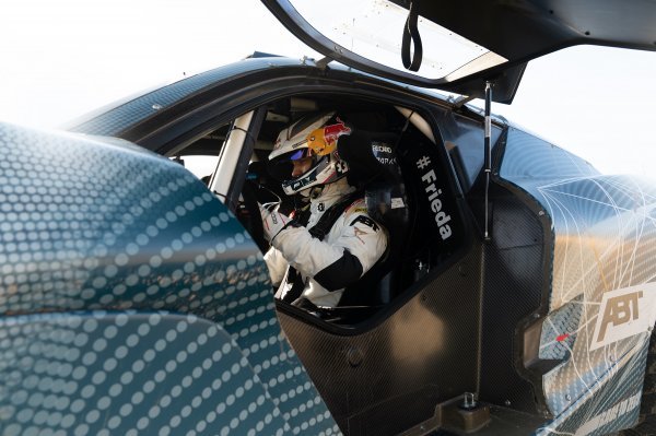 e-CUPRA ABT XE1 za natjecanje Extreme E i vozač Mattias Ekström