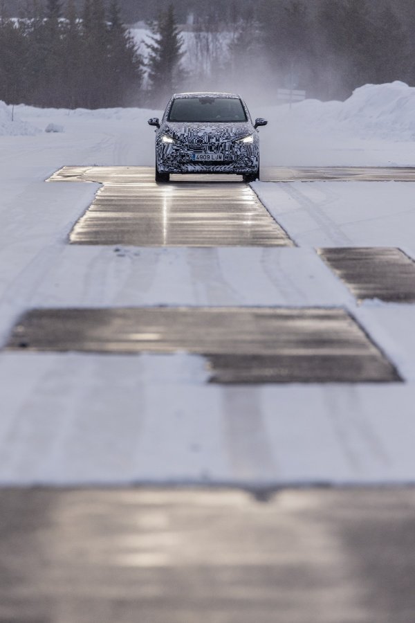 Cupra Born na posljednjim testiranjima prije premijere