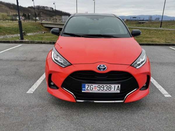 Toyota Yaris Premiere 1.5 HSD sa 116 KS i e-CVT mjenjačem