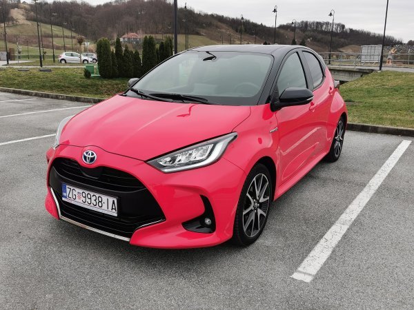 Toyota Yaris Premiere 1.5 HSD sa 116 KS i e-CVT mjenjačem