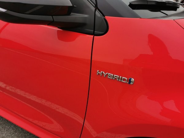 Toyota Yaris Premiere 1.5 HSD sa 116 KS i e-CVT mjenjačem