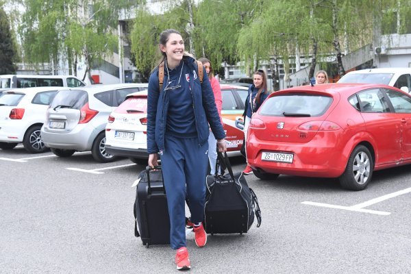 Hrvatska ženska rukometna reprezentacija okupila se u Zagrebu i otputovala na Croatia kup u Poreč