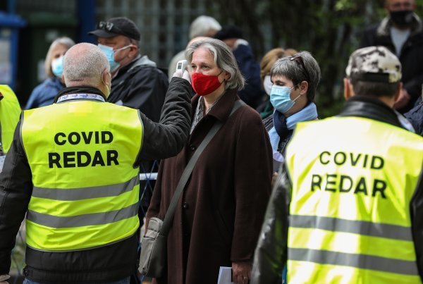 Velike gužve za cijepljenje protiv covida-19 na Zagrebačkom velesajmu