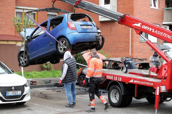 Noćas izgorjelo više parkiranih automobila na Jarunu
