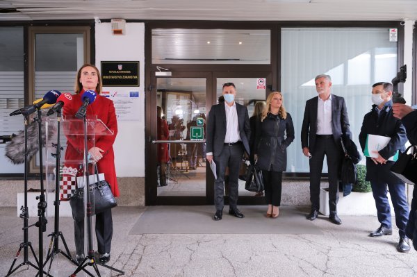 Sastanak ministara Zdravka Marića i Vilija Beroša s predstavnicima veledrogerija