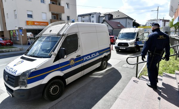 Privođenje osumnjičenih za preprodaju droge na području Zaprešića