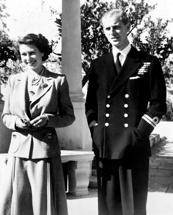 Kraljica Elizabeta i princ Philip snimljeni 25. studenog 1949.  u vrtu vile Guardamangia na Malti