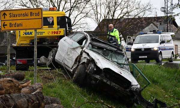 Zapolje: U prometnoj nesreći poginuo vozač mercedesa