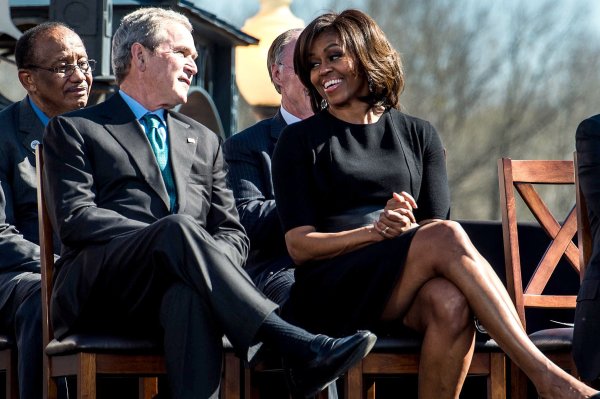 Michelle Obama i George W. Bush