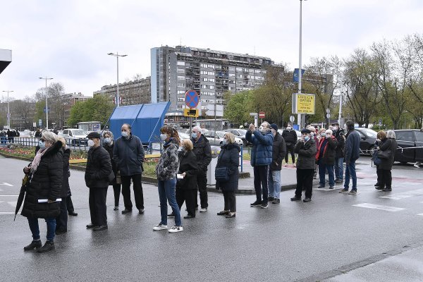 Velika gužva na Velesajmu za cijepljenje