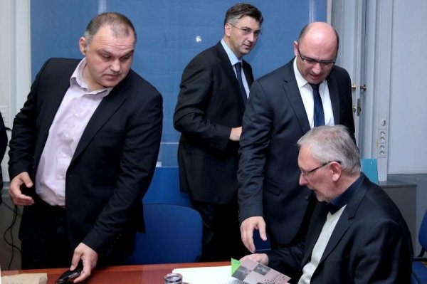 Održana sjednica Predsjedništva HDZ-a (1)