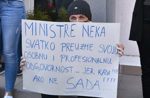 Zagreb: Prosvjed socijalnih radnika pod nazivom Čujete li našu šutnju