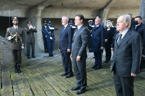 Gordan Jandroković i suradnici polaganjem vijenaca odali počast stradalima u Jasenovcu