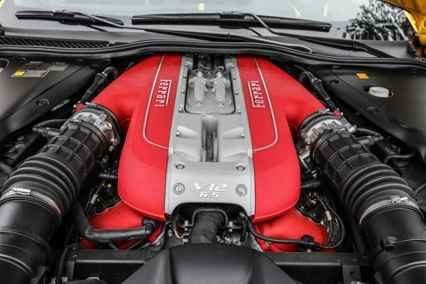 V12 motor iz modela Ferrari 812 Superfast