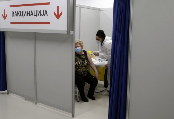 Gužva za cijepljenje u trgovačkom centru u Beogradu