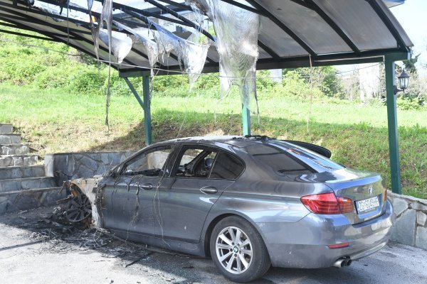 Zapaljeni auto obitelji Banek