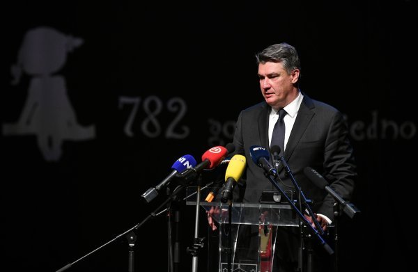 Zoran Milanović na svečanoj sjednici Gradskog vijeća Đakova u povodu Dana grada