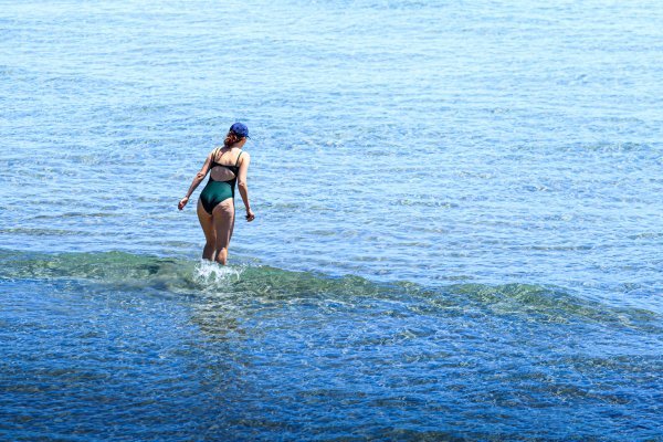 Na splitskim Bačvicama započela sezona kupanja