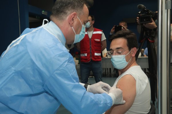 Vili Beroš cijepio građane u Osijeku