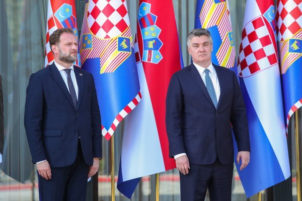 Zoran Milanović odlikovao pripadnike 2. gardijske brigade "Gromovi"