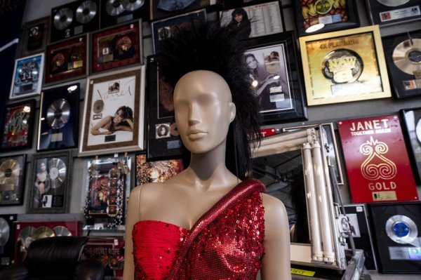 Aukcija scenskih kostima i ostalih uspomena Janet Jackson