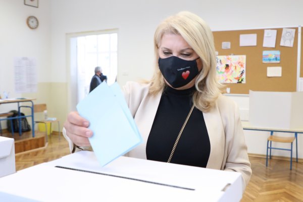 Vesna Škare Ožbolt na biralištu