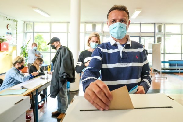 Gordan Jandroković na biralištu