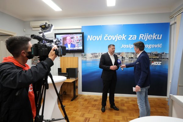 Josip Oštrogović u sjedištu HDZ-a prati rezultate izbora