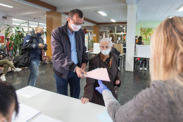 Marko Filipović na biralište u nedjelju došao je u pratnji svoje bake