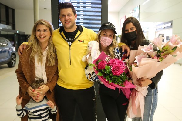 Albinin brat Marko Grčić sa suprugom, sinom i sestričnom