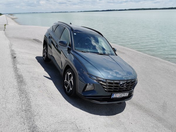 Trenutni model koji smo vozili sredinom 2021. godine: Hyundai Tucson 1.6 T-GDi 180 7DCT 4WD 48V Premium Plus