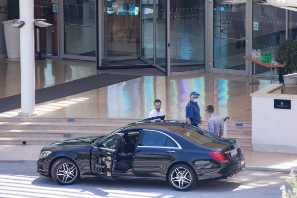 Potencijalni kupci dolaze na predstavljanje novog Rimčevog automobila