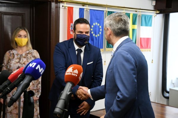 Primopredaja vlasti u Puli