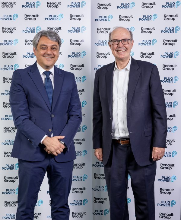 Luca de Meo, Renault Group CEO i Andrew Marsh (desno), Plug Power CEO