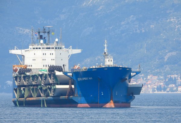 Brod kod Pelješkog mosta