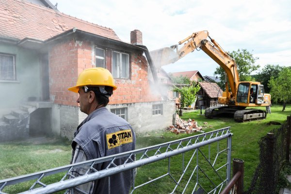 Zagreb: Rušenje prve kuće koja je stradala u potresu
