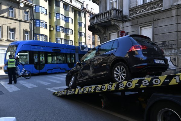 Sudar automobila i tramvaja na Ilici