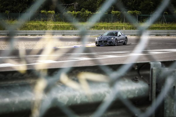 Prve slike novog Maseratijevog GranTurisma u maskirnim bojama na stazi